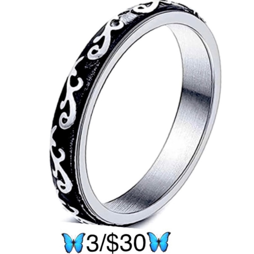 Ocean Wave Stainless Steel Black and Silver Tone Fidget Spinner Ring, Size 5
